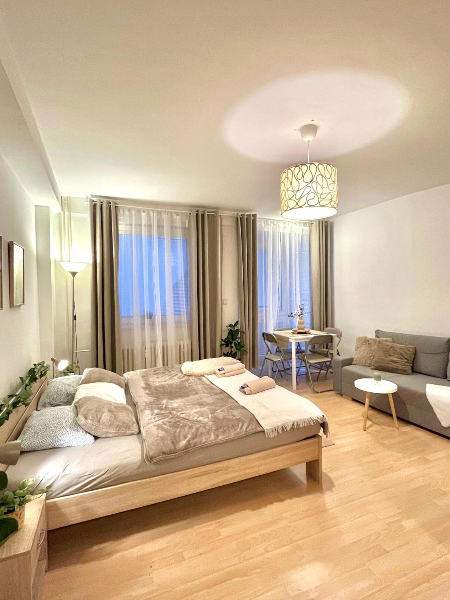 Apartment Simona - Old Town براتسيلافا المظهر الخارجي الصورة