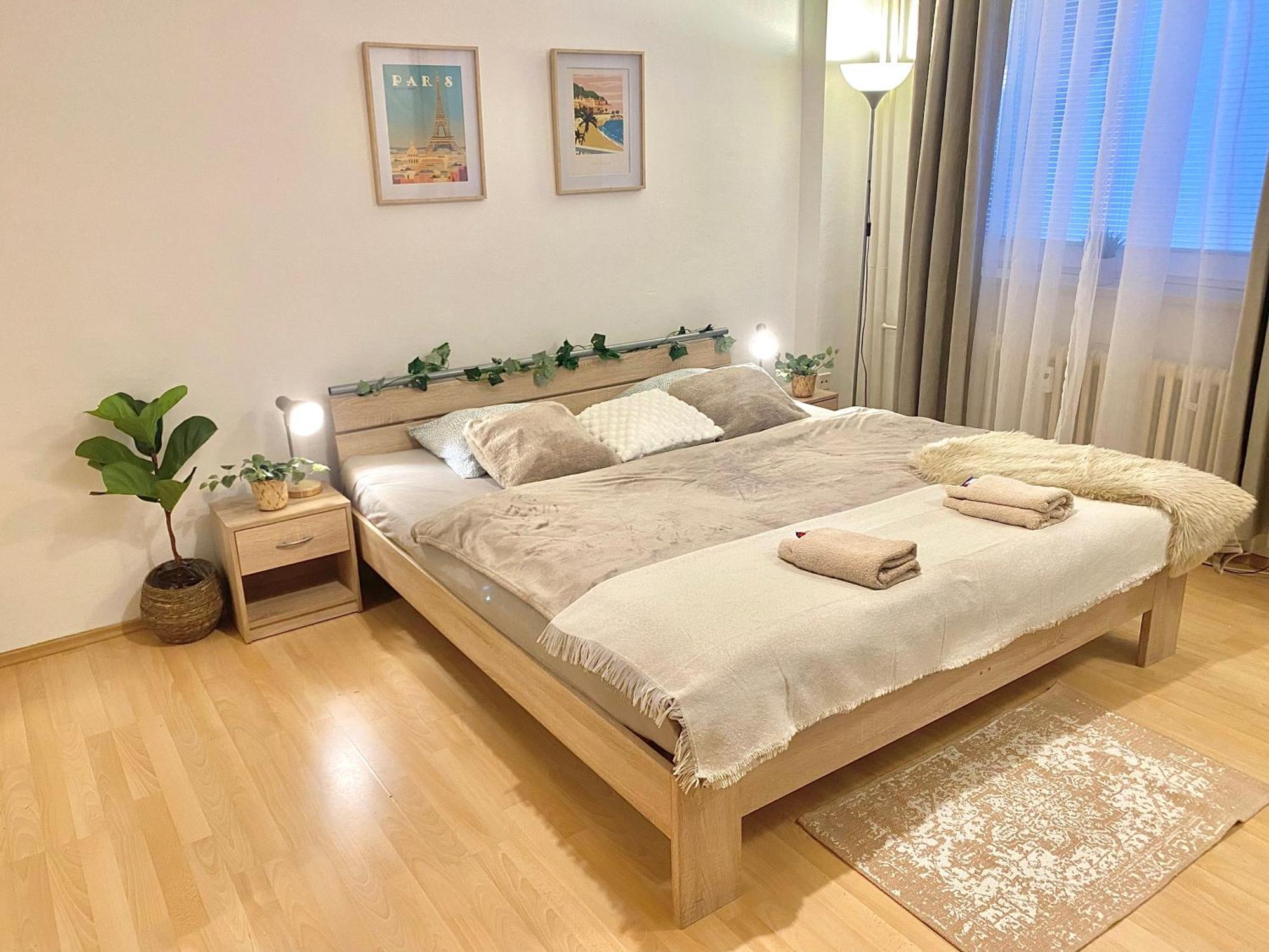 Apartment Simona - Old Town براتسيلافا المظهر الخارجي الصورة