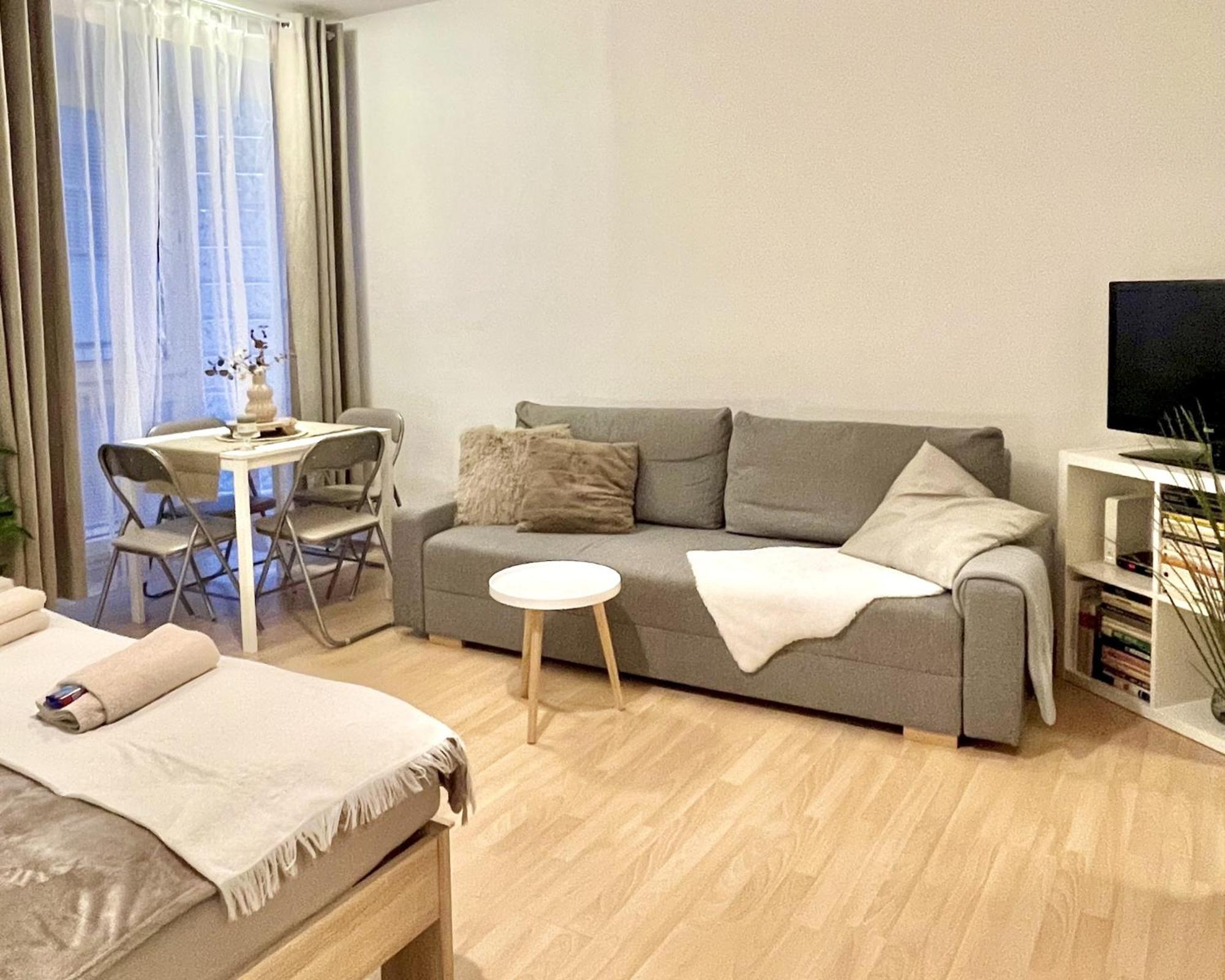 Apartment Simona - Old Town براتسيلافا المظهر الخارجي الصورة