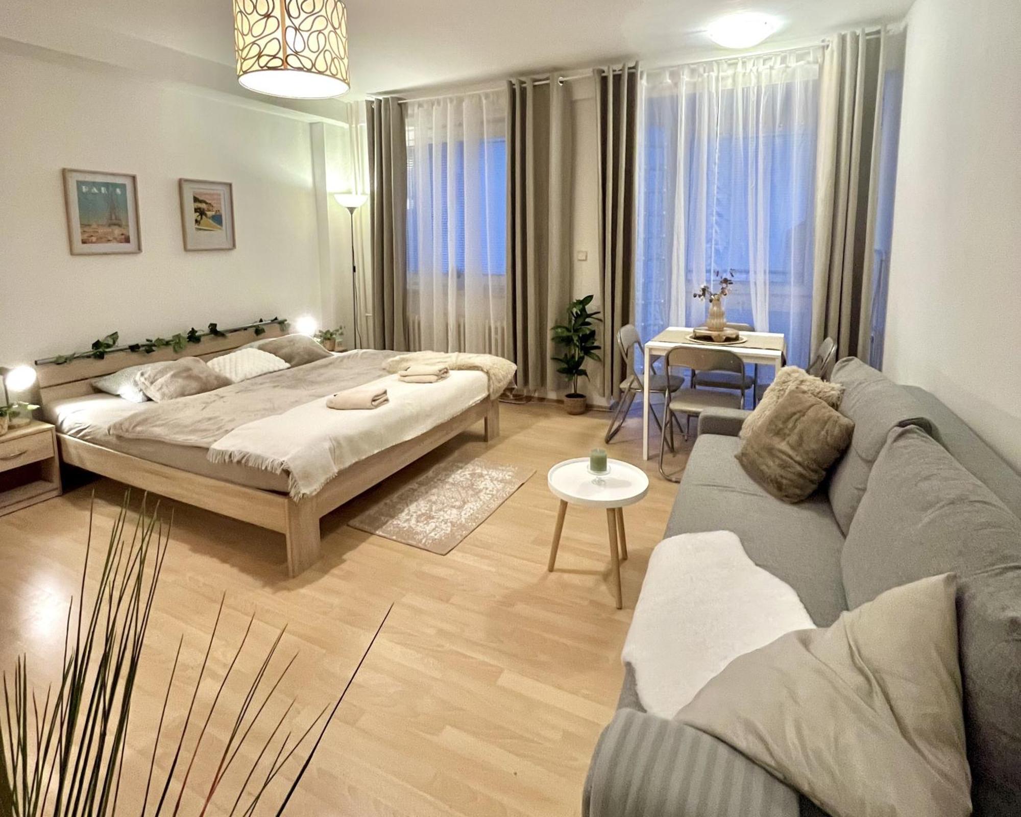 Apartment Simona - Old Town براتسيلافا المظهر الخارجي الصورة