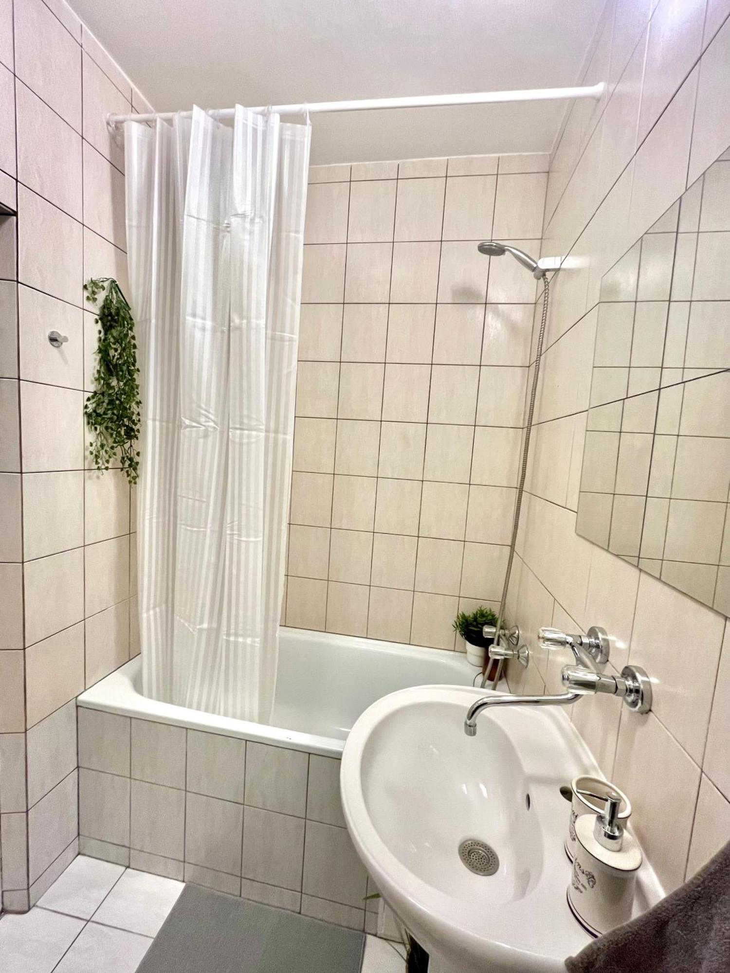 Apartment Simona - Old Town براتسيلافا المظهر الخارجي الصورة